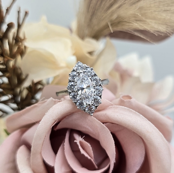 ♥️ GINA ENG RING - Picture 5 of 6